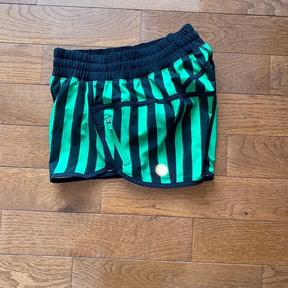 🦄Lululemon Seawheeze Tracker Short-Green Stripe🦄 - Picture 2 of 10
